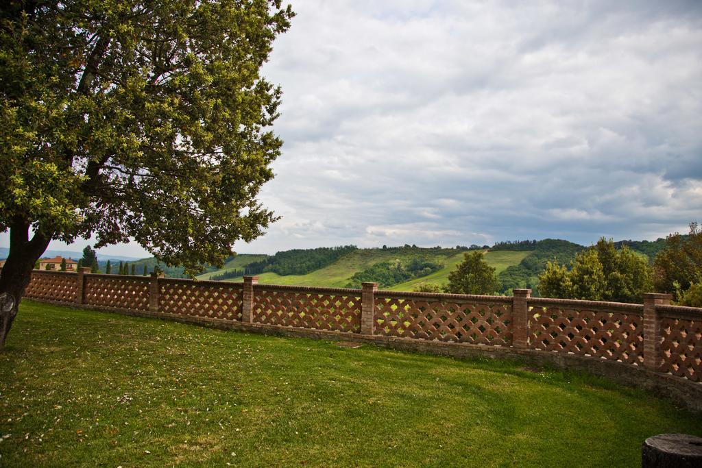 Agriturismo Fattoria Voltrona San Gimignano Luaran gambar