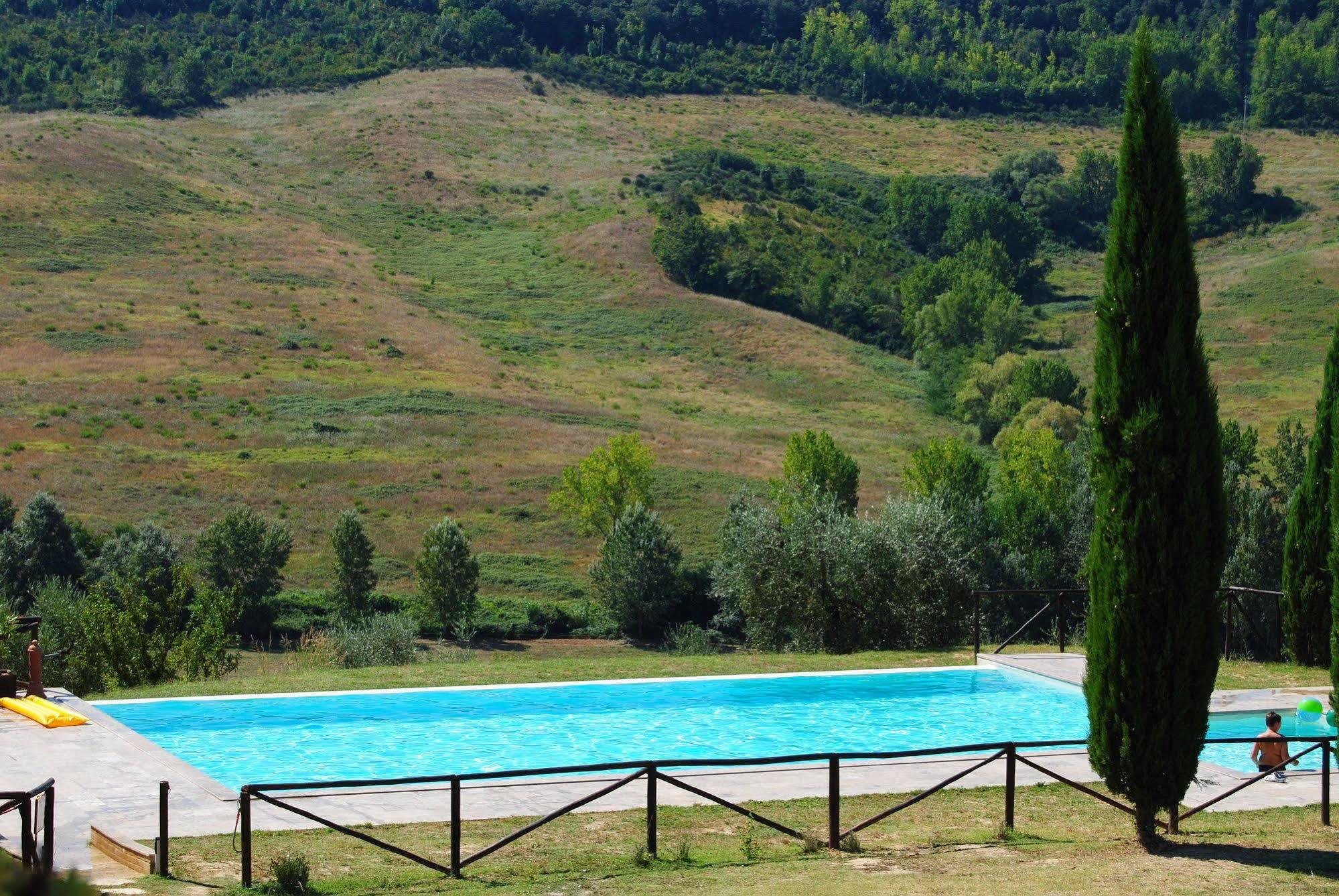 Agriturismo Fattoria Voltrona San Gimignano Luaran gambar